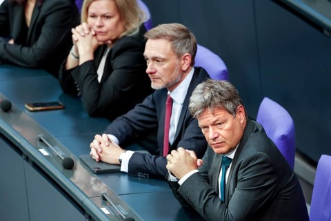 Federal Economics Minister Robert Habeck, right, Federal Finance Minister Christian Lindner,