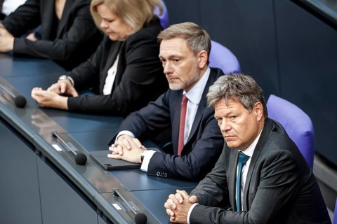 Federal Economics Minister Robert Habeck, right, Federal Finance Minister Christian Lindner,