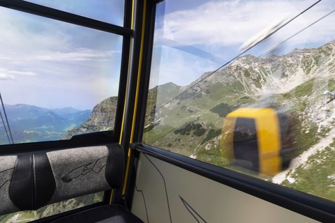 Gondolas of the Nebelhornbahn between the Seealpe and Hofatsblick stations, Oberstdorf, Allgäu