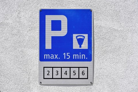Parking sign max. fifteen minutes