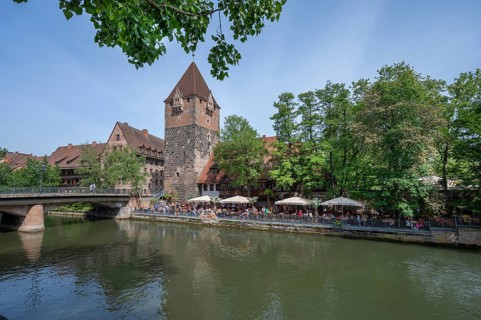 Historic debtor's tower, next to it a garden pub on the Pegnitz, Nuremberg, Middle Franconia,