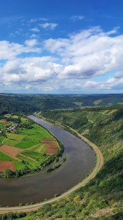 River loop of the Saar. The river winds through the valley and is surrounded by green hills and