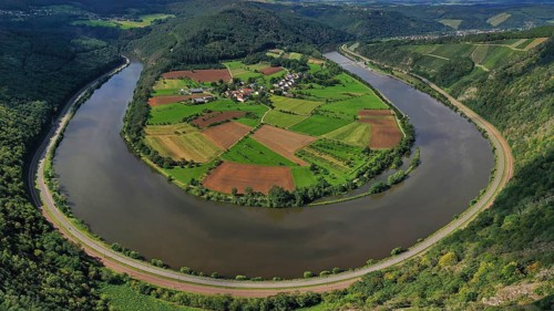 River loop of the Saar. The river winds through the valley and is surrounded by green hills and