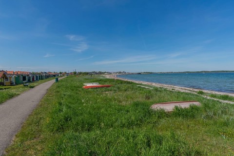Beach houses off Kerteminde, wooden houses, meadow, coastal path, Great Belt, Fyn, Fyn Island,