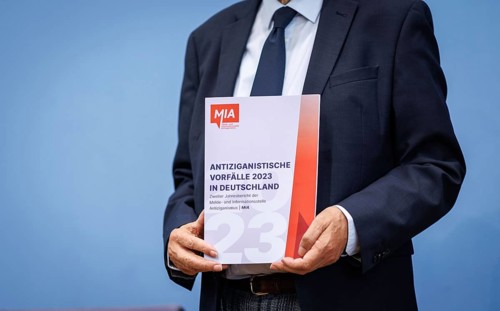 Presentation of the annual report on antiziganist incidents 2023 at the Federal Press Conference,