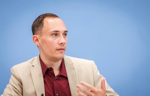 Silas Kropf, Chairman of the Board of MIA e.V., recorded during the Federal Press Conference for