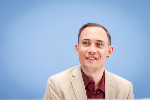 Silas Kropf, Chairman of the Board of MIA e.V., recorded during the Federal Press Conference for