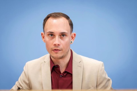 Silas Kropf, Chairman of the Board of MIA e.V., recorded during the Federal Press Conference for