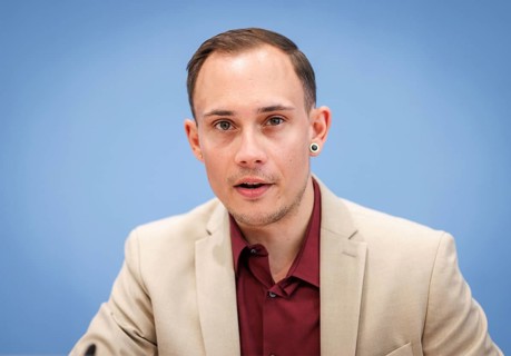 Silas Kropf, Chairman of the Board of MIA e.V., recorded during the Federal Press Conference for