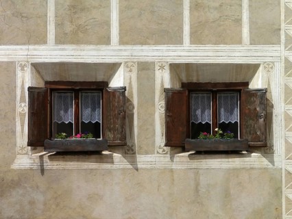 Windows in Guarda