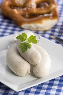 Bavarian veal sausages with pretzel