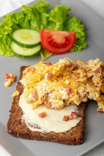 Scrambled eggs on rye bread