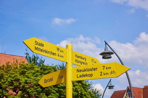 Signposts to Stade, Mittelkirchen, Borstel, Neukloster and Ladekop in the centre of Jork, Altes