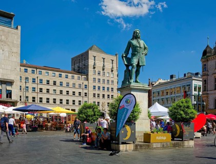 Handel monument by sculptor Hermann Heidel in honour of the Baroque composer George Frideric