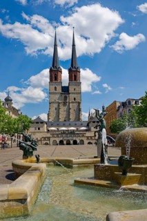 Gobel Fountain by sculptor Bernd Gobel and Marktkirche Unser Lieben Frauen, Hallmarkt, Halle an der