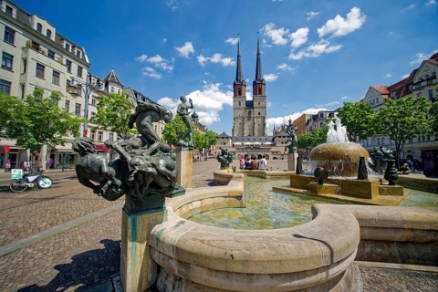 Gobel Fountain by sculptor Bernd Gobel and Marktkirche Unser Lieben Frauen, Hallmarkt, Halle an der