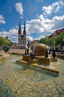 Gobel Fountain by sculptor Bernd Gobel and Marktkirche Unser Lieben Frauen, Hallmarkt, Halle an der