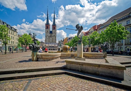 Gobel Fountain by sculptor Bernd Gobel and Marktkirche Unser Lieben Frauen, Hallmarkt, Halle an der