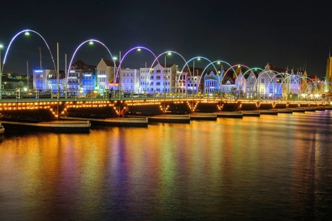 Night view of Queen Emma Bridge Queen Emma Bridge swing bridge Emma-Brug floating bridge with 16