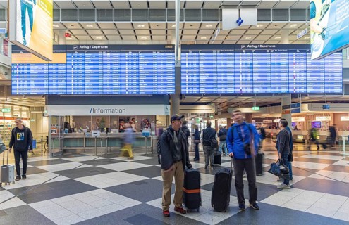 Interior view of the departure panel between Terminal 1 and Terminal 2 of Munich Airport