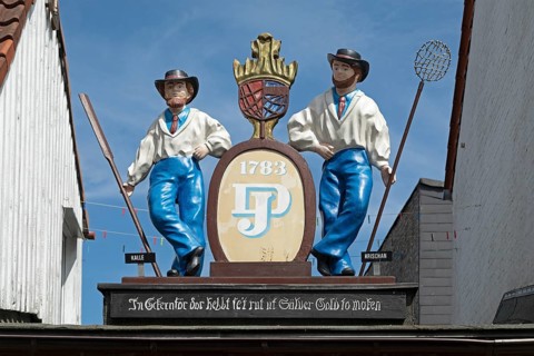 Statues, Kalle, Krischan, monument, fish smokehouse, Eckernforde, Schleswig-Holstein, Germany,