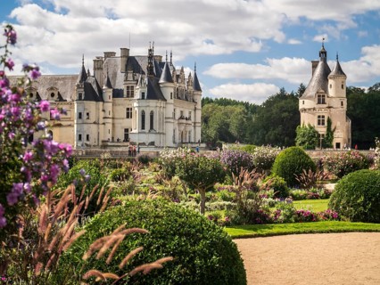 Chateau de Chenonceaux on a beautiful summer day