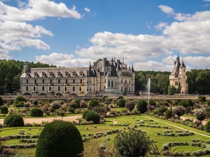 Chateau de Chenonceaux on a beautiful summer day