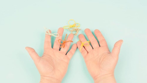 Alzheimer, dementia, Parkinson disease, memory loss disorder, damaged brain, bow on finger as