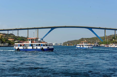View of high road bridge Queen Juliana Bridge Queen Juliana Bridge over St. Anna Bay Sint Annabaai