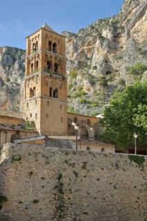 Church of Notre-Dame-de-l'Assomption, mountain village, Moustiers-Sainte-Marie, Provençal Alps,