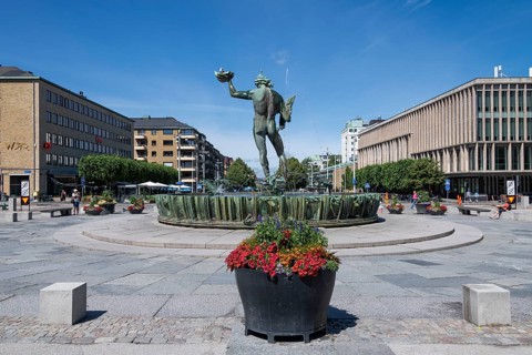 Bronze figure of Poseidon, god of the sea, by Carl Milles, fountain at Gotaplatsen, Avenyn,