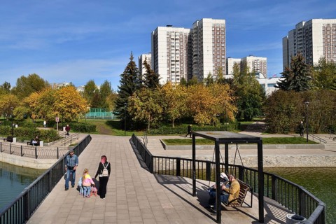 Moscow, Russia, 17 Sept. 2023. City landscape with Mikhailovsky pond in Zelenograd, Europe