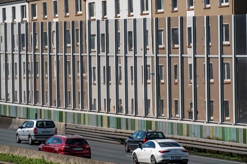 The A40 motorway, Ruhrschnellweg, in Essen, residential buildings directly on the motorway, glass