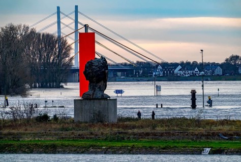Flood on the Rhine near Duisburg, Rhine bridge Neuenkamp, old and new construction, landmark Rhine