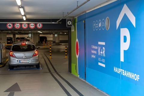Car park at the main station, entrance for the Kiss and Ride car park, 10 minutes free parking, to