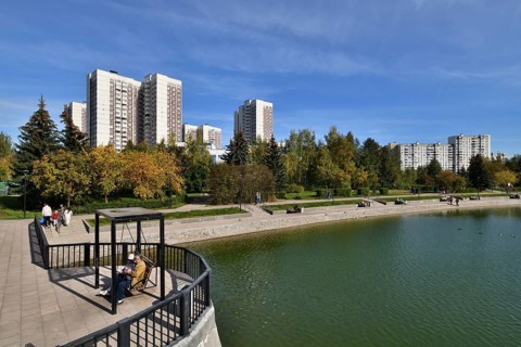 Moscow, Russia, 17 Sept. 2023. City landscape with Mikhailovsky pond in Zelenograd, Europe