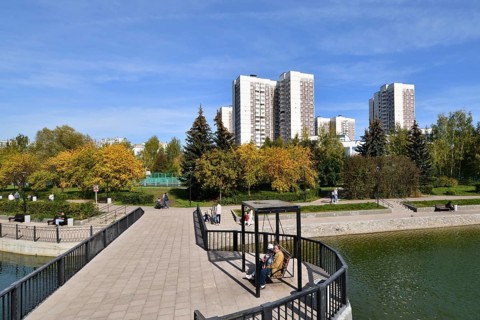 Moscow, Russia, 17 Sept. 2023. City landscape with Mikhailovsky pond in Zelenograd, Europe