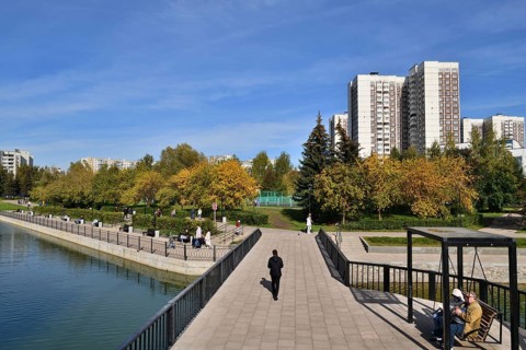 Moscow, Russia, 17 Sept. 2023. City landscape with Mikhailovsky pond in Zelenograd, Europe