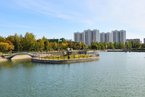 Moscow, Russia, 17 Sept. 2023. City landscape with Mikhailovsky pond in Zelenograd, Europe