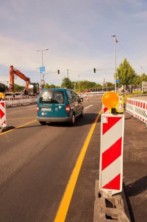 Roadworks, traffic congestion, traffic situation, obstruction, traffic flow, warning signs, speed,