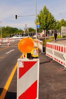 Roadworks, traffic congestion, traffic situation, obstruction, traffic flow, warning signs, speed,