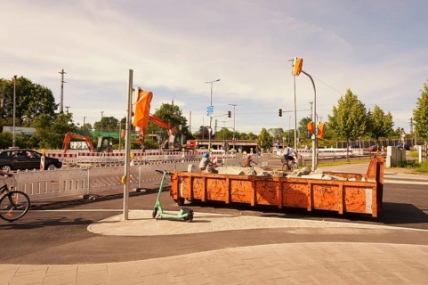 Roadworks, traffic congestion, traffic situation, obstruction, traffic flow, warning signs, speed,