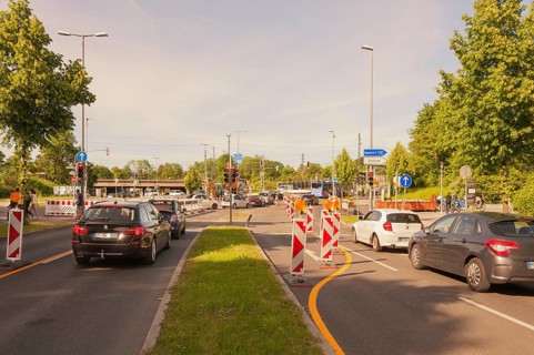 Roadworks, traffic congestion, traffic situation, obstruction, traffic flow, warning signs, speed,