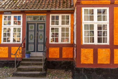 Faborg, Faaborg, picturesque old town with colourful houses, Holkegade, Hokestrasse, detail, steps,