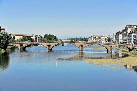 River Arno with Ponte S. Trinita, Florence, Tuscany, Italy, Europe, A wide bridge over a quiet