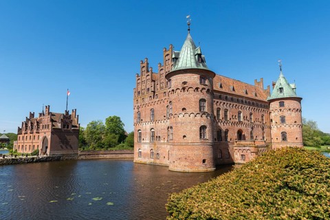 Egeskov moated castle with gatehouse, KvÃ¦rndrup near Svenborg, Svendburg, architecture, round