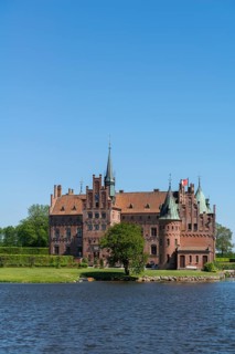 Egeskov moated castle, KvÃ¦rndrup near Svenborg, Svendburg, architecture, round corner towers,