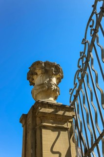 Stadion Castle Bönnigheim, detail, wall end, decorative element on wall, fence, vase-like stone