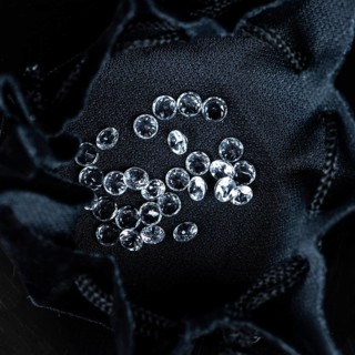 Small Diamonds on dark background as close up shot (selective focus)