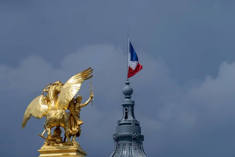 Column with the group of figures Fama of Agriculture on the Pont Alexandre III bridge over the